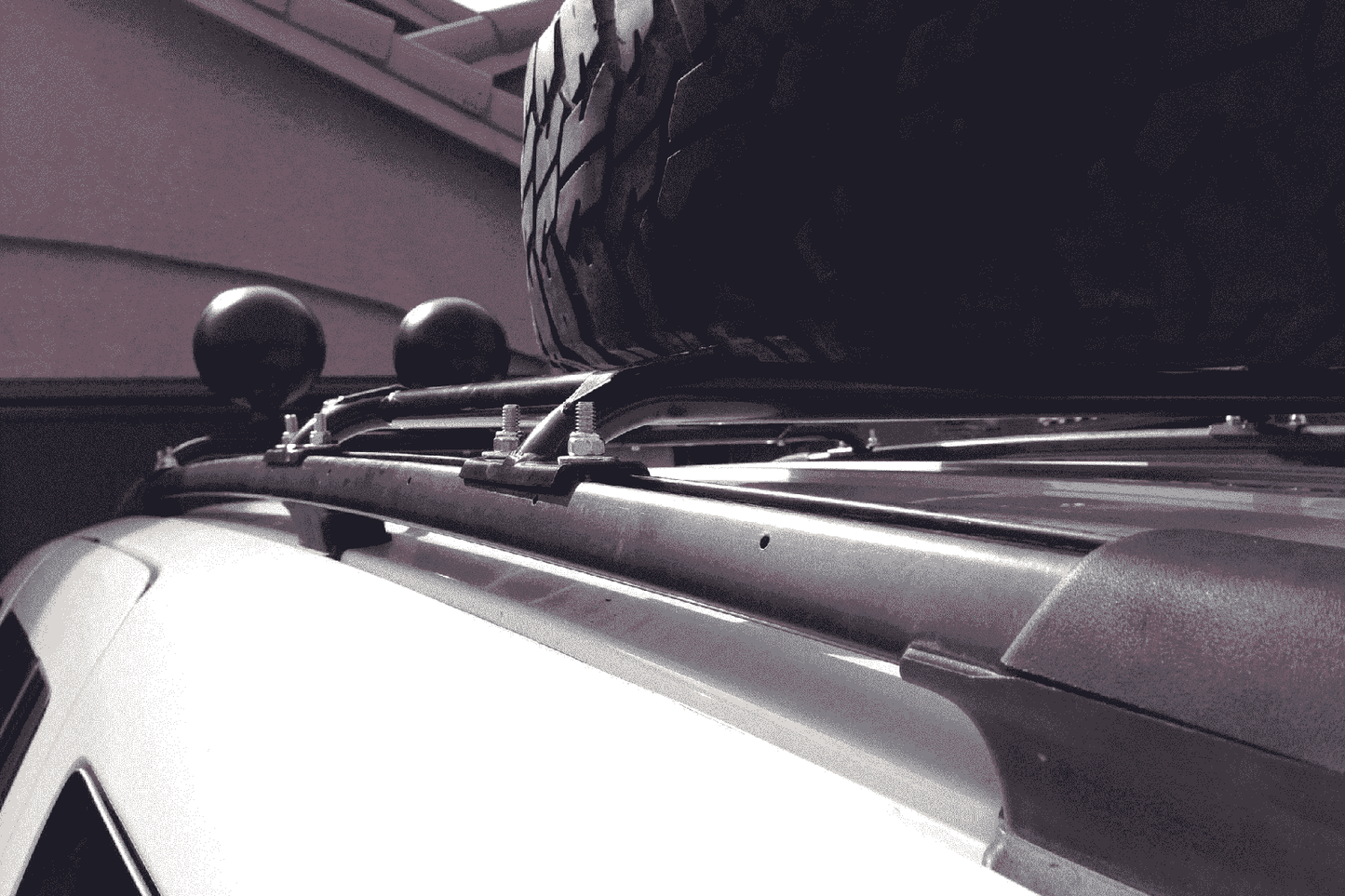 Jeep Grand Cherokee WJ Roof Mounted Tire Carrier