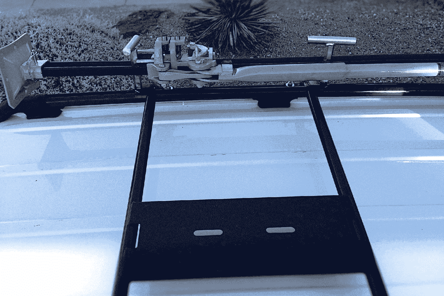 Jeep Grand Cherokee WJ Roof Mounted Tire Carrier