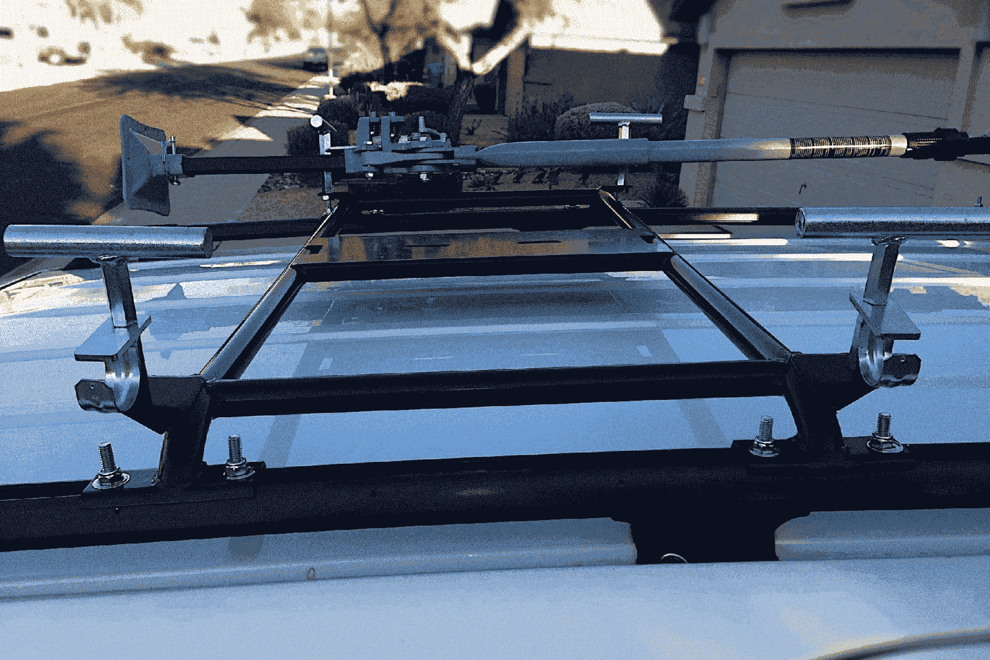Jeep Grand Cherokee WJ Roof Mounted Tire Carrier