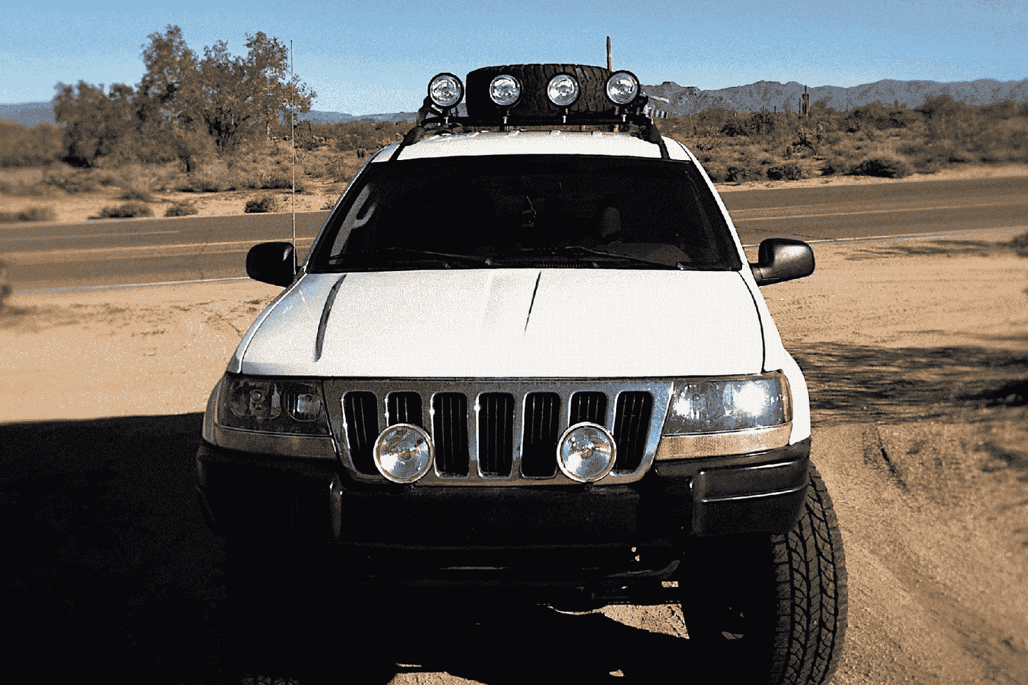 Jeep Grand Cherokee WJ Roof Mounted Tire Carrier