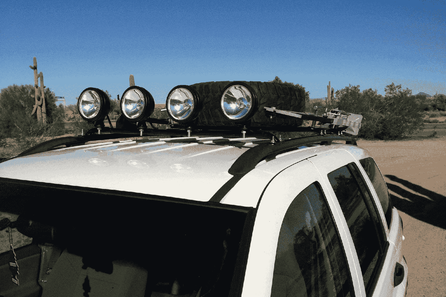 Jeep Grand Cherokee WJ Roof Mounted Tire Carrier