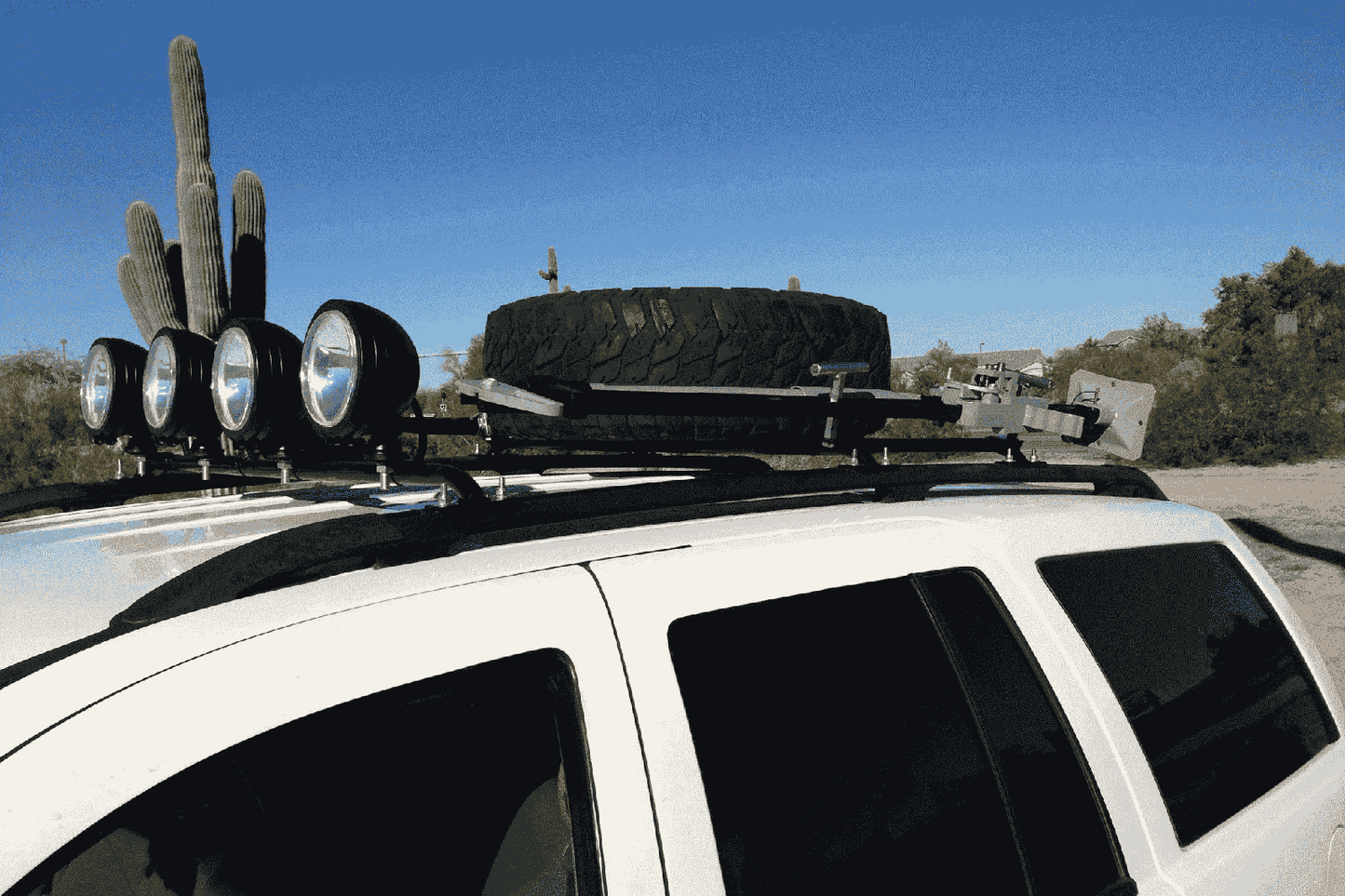 Jeep Grand Cherokee WJ Roof Mounted Tire Carrier