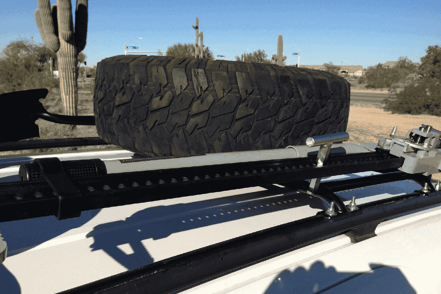Jeep Grand Cherokee WJ Roof Mounted Tire Carrier