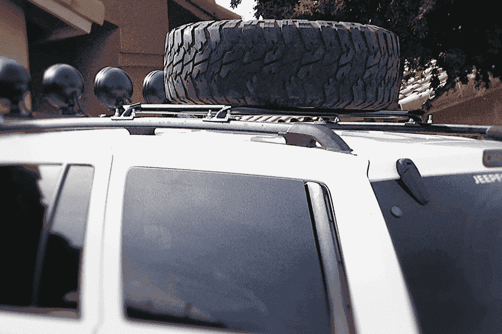 Jeep Grand Cherokee WJ Roof Mounted Tire Carrier